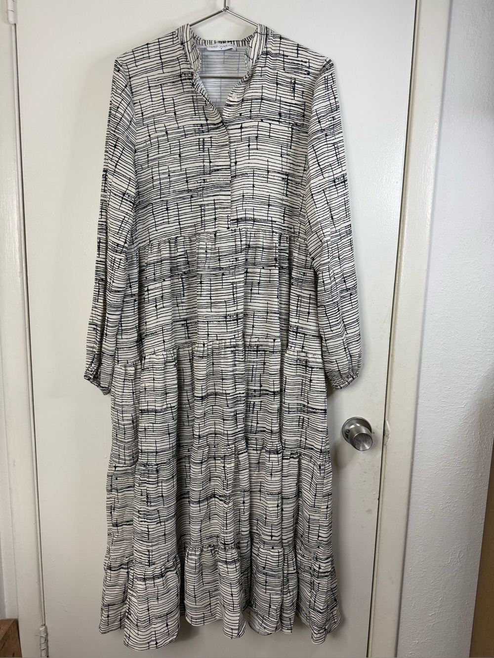 Terzi Dukkani black & white long sleeve maxi , button front dress. 2, L/XL-U.S.